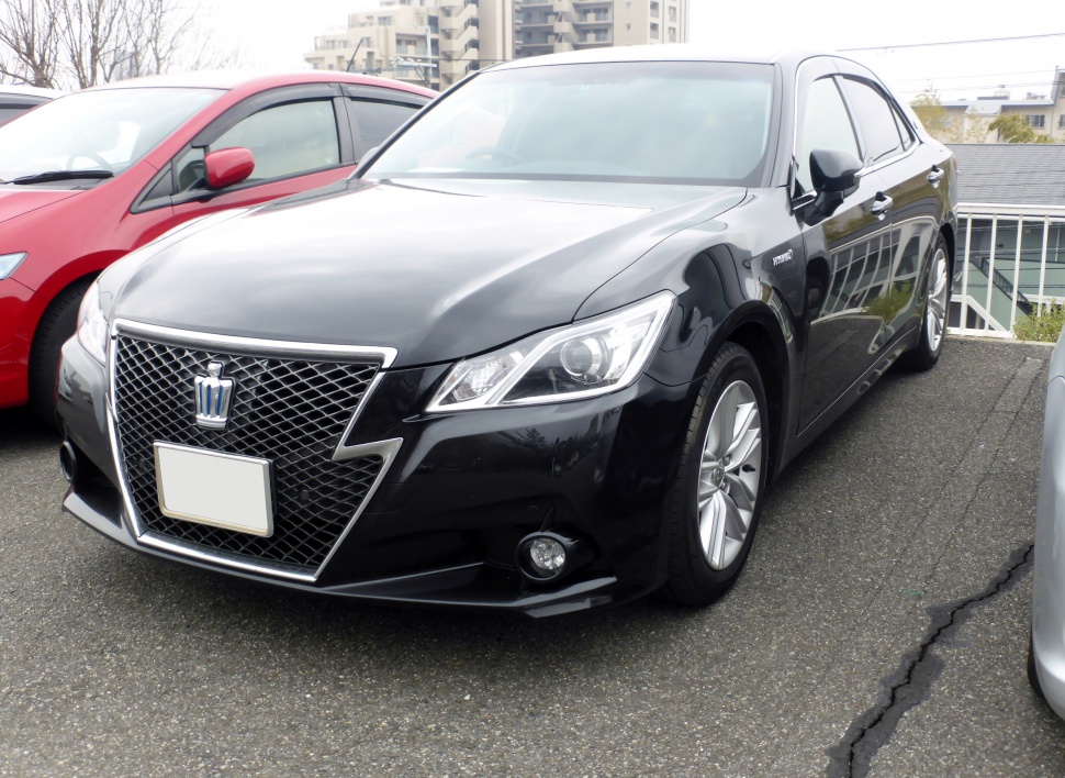 Toyota crown athlete 2018